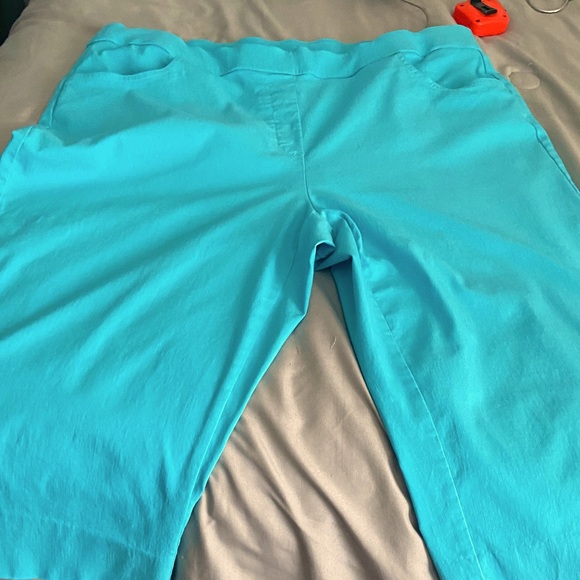 Alfred Dunner Vibrant Turquoise Women’s Capri’s size 18W - Picture 1 of 9